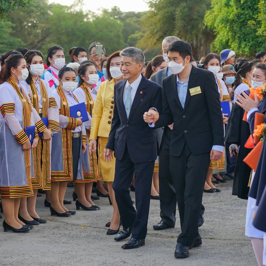 ภาพบรรยากาศ หลังเสร็จสิ้นพิธีประสาทปริญญาบัตร ประจำปีการศึกษา 2563 - 2564